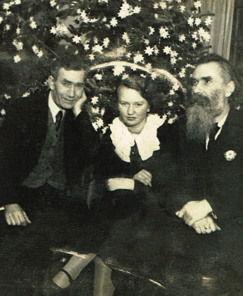 Józef Franciszek Bazgier (po prawej) z bratem Lucjanem i jego córką Jadwigą (Harasimowicz), Pabianice, zima 1935/1936 r. (fot. ze zbiorów Marii Perlak)