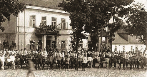 Defilada polskiej kawalerii w Sejnach (fot. Wikipedia)