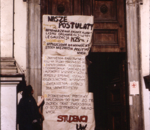 Postulaty wywieszone na Uniwersytecie Warszawskim w czasie demonstracji studenckiej w maju 1988 r.