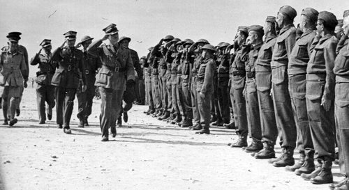 Naczelny Wódz gen. Władysław Sikorski wizytuje polskich żołnierzy w Tobruku