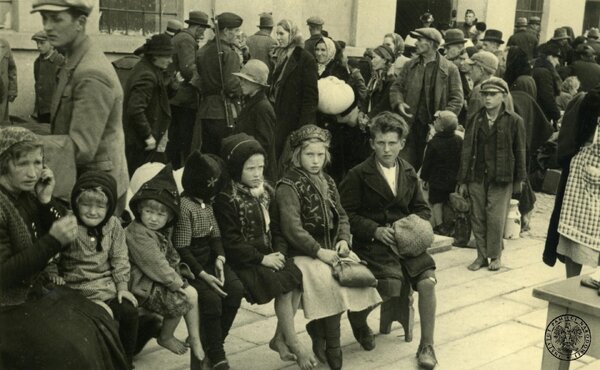 Niemcy kradli w Polsce wszystko, włącznie z dziećmi