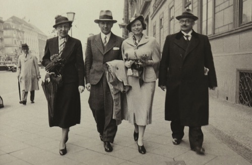 Wanda i Witold Donimirscy z córką Haliną i bratem Wandy Włodzimierzem Sikorskim w Berlinie, 1937 r.