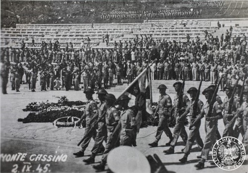 Poświęcenie Polskiego Cmentarza Wojennego pod Monte Cassino, 02-09-1945 r.