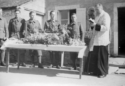 Obchody Wielkanocy w Wojsku Polskim we Francji, marzec 1940 r. Fot. NAC