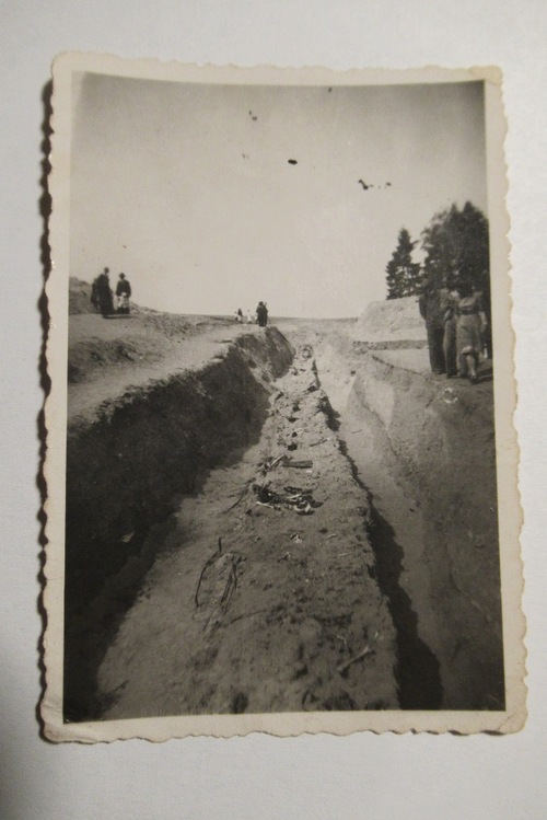 Ekshumacja w Karolewie 1946 r. Fot. ze zbiorów Unisławskiego Towarzystwa Historycznego