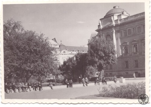 Lwów. Budynek Uniwersytetu i Banku Polskiego, 1969. Fot. z zasobu IPN (pozyskana ze SWAP)