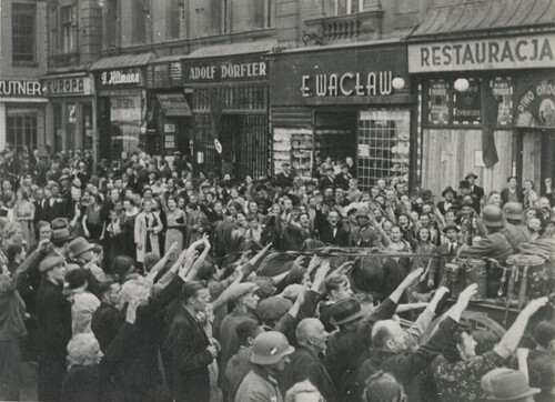 Wkroczenie wojsk niemieckich do Katowic, 4 września 1939 r., ul. Marszałka J. Piłsudskiego (obecna ul. Warszawska]. Fot. ze zbiorów Muzeum Historii Katowic