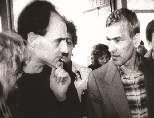 Andrzej Kołodziej (z lewej) z Kornelem Morawieckim, lotnisko Okęcie, 1988 r.