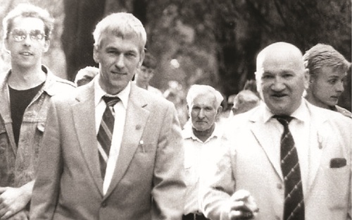 Na pierwszym planie Kornel Morawiecki i Wojciech Ziembiński, Powązki.