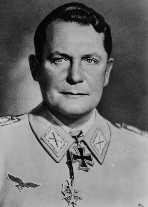 Hermann Göring, marszałek niemiecki. Fotografia portretowa wykonana z okazji 52. rocznicy urodzin. Styczeń 1945. Ze zbiorów Narodowego Archiwum Cyfrowego