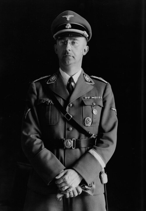 Heinrich Himmler, szef policji i SS w III Rzeszy. Fotografia portretowa wykonana z okazji 40. rocznicy urodzin. Październik 1940. Ze zbiorów Narodowego Archiwum Cyfrowego
