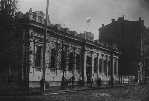 Gmach Konsulatu RP w Kijowie przy ulicy Chmielnickiego, 1926 r. Fot. NAC