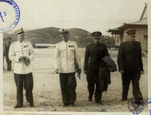Szefowie pierwszej delegacji PRL, od lewej: gen. Mieczysław Wągrowski i płk Zdzisław Bibrowski, Kaesŏng, 27 lipca 1953 r. Fot. z zasobu IPN