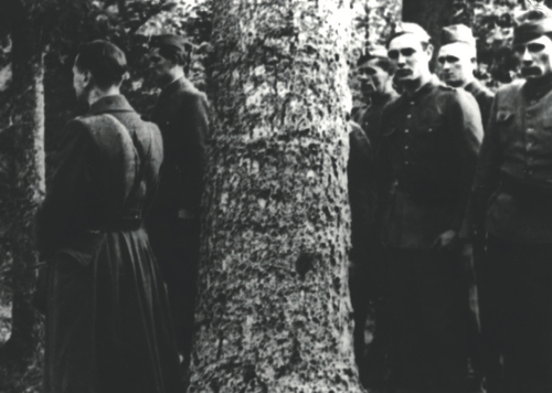 „Warszyc” na Mszy polowej (fot. ze zbiorów byłych żołnierzy Konspiracyjnego Wojska Polskiego)
