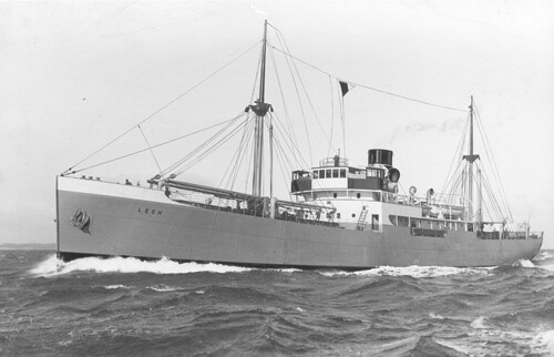 Statek handlowy s/s "Lech" podczas rejsu. Ze zbiorów Narodowego Archiwum Cyfrowego