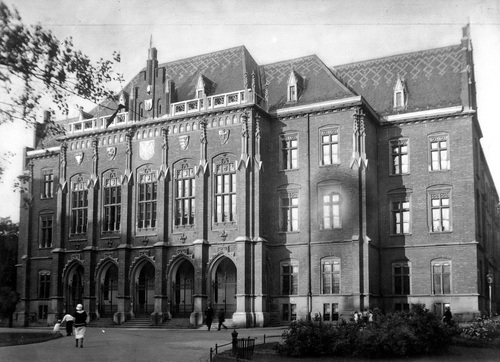 <i>Collegium Novum</i> Uniwersytetu Jagiellońskiego, 1927 r. Ze zbiorów Narodowego Archiwum Cyfrowego