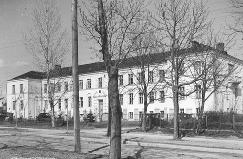Busko Zdrój. Budynek niemieckiego starostwa powiatowego (fot. NAC)