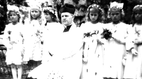 Pierwsza Komunia Św. Alicji Jezierskiej w parafii pw. św. Feliksa z Kantalicjo, Wawer Glinki 1942 r.