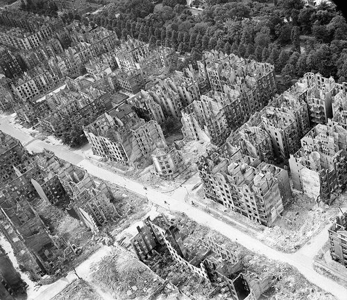 Hamburg po bombardowaniu w lecie 1943