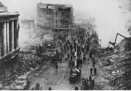 Widok zniszczeń angielskiego miasta Coventry po nalocie lotnictwa niemieckiego, luty 1942 r. Fot. NAC