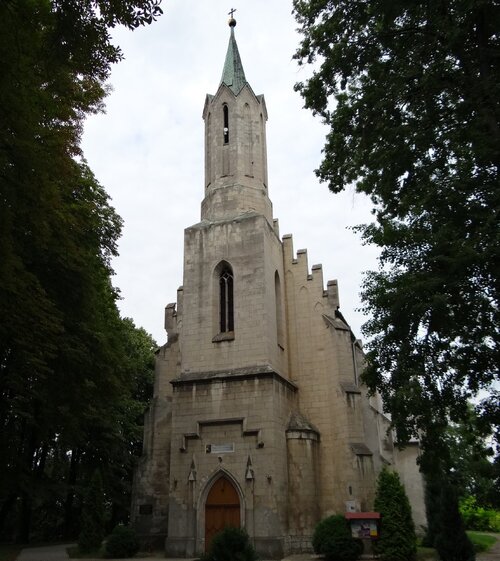 Zabytkowy kościół św. Teresy z Ávili w Jurkowie, widok współczesny(fot.: Wikipedia/CC BY-SA 4.0/Januszk57)