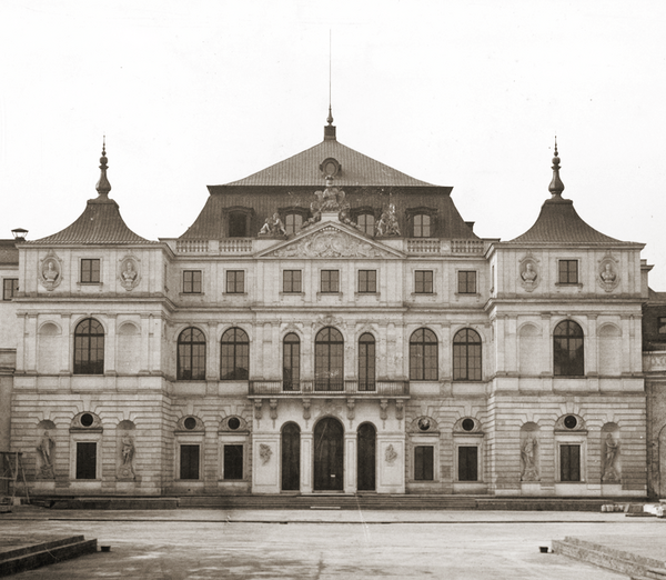 Czy polska placówka dyplomatyczna w Moskwie spełniła pokładane w niej nadzieje? Blaski i cienie relacji polsko-sowieckich w okresie międzywojennym