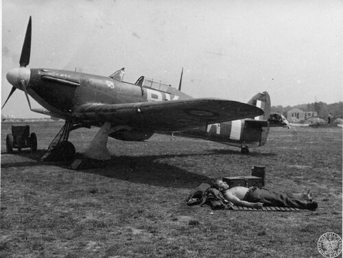 Samolot Hawker Hurricane Mk. I - podstawowe wyposażenia polskich dywizjonów myśliwskich w okresie Bitwy o Anglię. Fot. z zasobu IPN