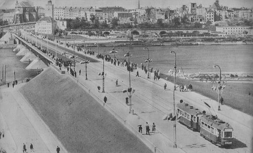 Trasa w latach 40., widok z praskiego brzegu Wisły w kierunku Starego Miasta