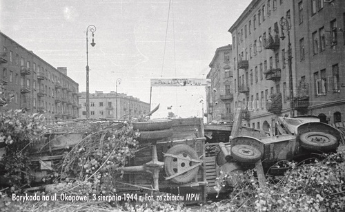 Barykada na ul. Okopowej, 3 sierpnia 1944 r. Fot. ze zbiorów MPW