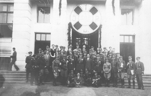 Fotografia grupowa wychowanków Korpusu Kadetów z 1921 r. Fot. NAC