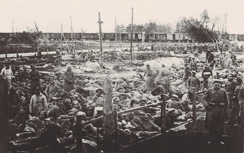 Jeńcy sowieccy wzięci po bitwie pod Radzyminem, 1920 r. (domena publiczna)