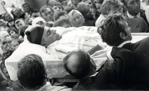 Pogrzeb ks. Romana Kotlarza w Pelagowie w sierpniu 1976 r. (fot. IPN)
