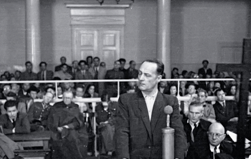 Prezes Zarządu Głównego Zreszenia Wolność i Niezawisłość płk Franciszek Niepokólczycki podczas komunistycznego procesu w Krakowie, 1947 r.