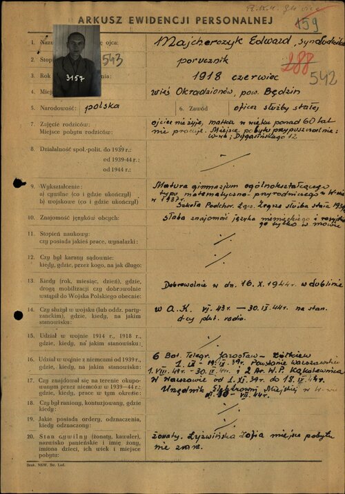 <i>Arkusz ewidencji personalnej</i> o Edwardzie Majcherczyku, sporządzony przez służby komunistyczne w związku z jego przyjazdem w 1947 r. na ziemie Polski pojałtańskiej po zwolnieniu z sowieckiego obozu. Z zasobu IPN