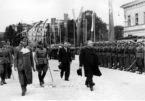 Salzburg. Joseph Tiso’s and Cernak’s visit – 29.07.1940 The president of Slovakia Joseph Tiso (first from the right) and Slovak ambassador to Berlin Matus Cernak (behind Tiso first from the right) walk in front of the ceremonial regiment. The minister of foreign affairs of the Third Reich Joachim von Ribbentrop is also in the picture (from the left). (NAC)