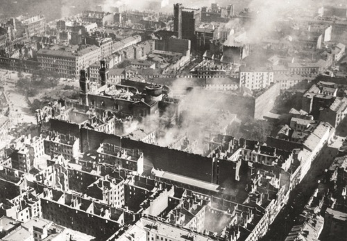Zdjęcie lotnicze płonącej Warszawy, wrzesień 1939 r. Fot. AIPN