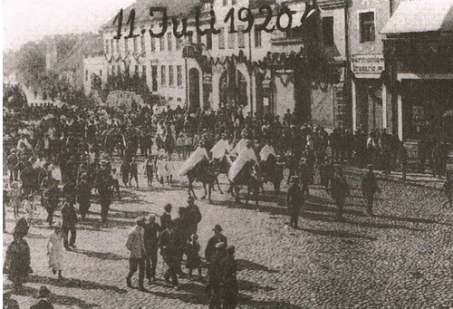 Manifestacja ludności Orzysza podczas plebiscytu, 11 lipca 1920 r. Fot. ze zbiorów autora