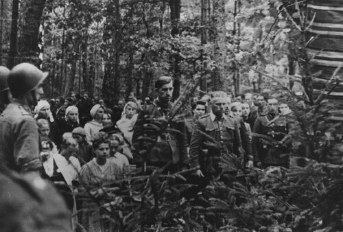 „Leśniak” na mszy polowej w 25. Pułku Piechoty AK