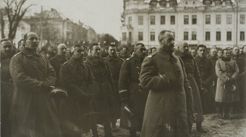 Gen. Lucjan Żeligowski z żołnierzami w Wilnie, 1920 r. Fot. Wikimedia Commons