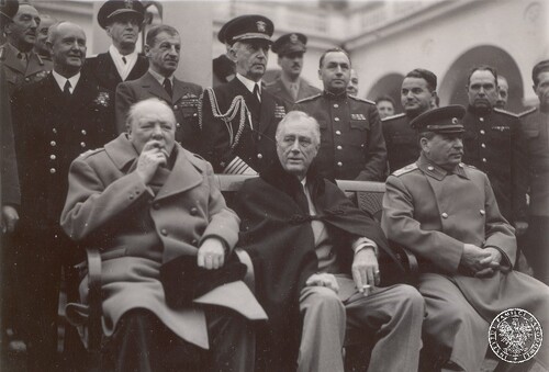 Władcy świata podczas obrad konferencji w Jałcie przywódców Stanów Zjednoczonych, Wielkiej Brytanii i Związku Sowieckiego (luty 1945 r.). Fot. z zasobu IPN