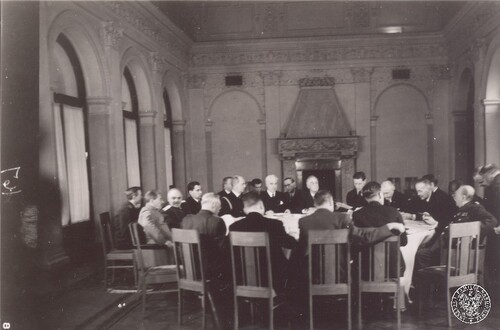 Jedno z posiedzeń podczas obrad konferencji w Jałcie przywódców i delegacji Stanów Zjednoczonych, Wielkiej Brytanii i Związku Sowieckiego (luty 1945 r.). Fot. z zasobu IPN