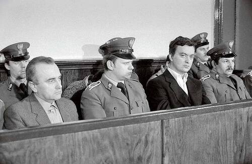 Oskarżeni w tzw. procesie toruńskim (27 XII 1984 r. - 7 II 1985 r.) mordercy ks. Jerzego Popiełuszki - funkcjonariusze SB