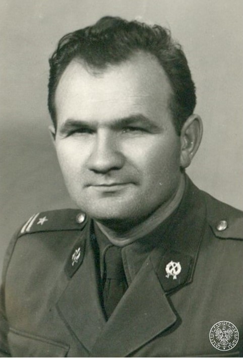 Stanisław Żydzik. (Po "wypisaniu się" z cywilnej policji politycznej komunistów, trafił do ich armii.) Fot. z zasobu IPN
