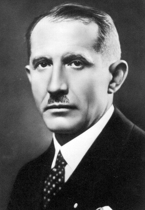 Jewhen Konowalec (1891-1938), lider ukraińskich nacjonalistów, od 1920 roku przywódca UWO, a następnie OUN; mieszkał na emigracji w Niemczech i Szwajcarii. W 1938 roku został zamordowany w Rotterdamie przez agenta NKWD Pawła Sudopłatowa.