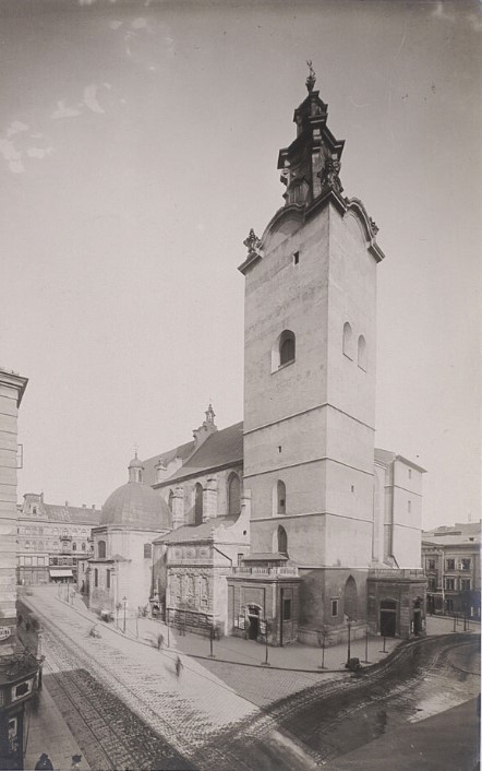 Lwów, katedra Wniebowzięcia NMP, około 1910. Fotografia z lwowskiego zakładu fotograficznego Marka Münza. Ze zbiorów cyfrowych Biblioteki Narodowej (polona.pl)
