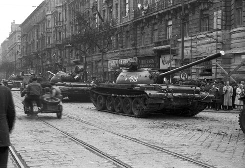 Sowieckie czołgi na ulicach Budapesztu (fot. Wikipedia/CC BY-SA 3.0/Nagy Gyula)
