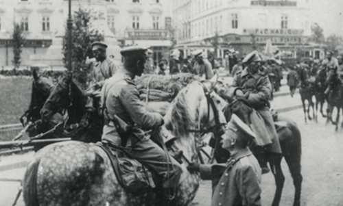 Żołnierze rosyjscy na Wałach Hetmańskich po zdobyciu Lwowa; wrzesień 1914 r. (fot. NAC)