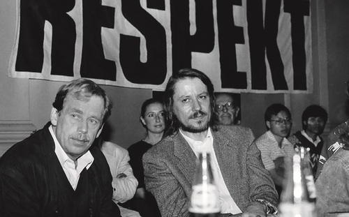 Václav Havel i Ján Langoš, 17 listopada 1989 r. Fot. www.medziknihami.dennikin.sk