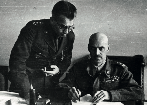 Pułkownik Leopold Okulicki i generał Władysław Anders, dowódca Armii Polskiej z ZSRS, Buzułuk, 1941 r. (fot. NAC)