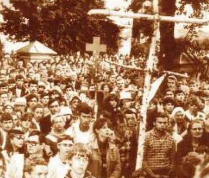 Jak żona sekretarza POP walczyła o krzyż w szkole